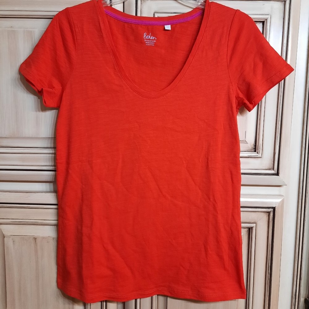 Boden‎ Red Vneck Tshirt - Size XS